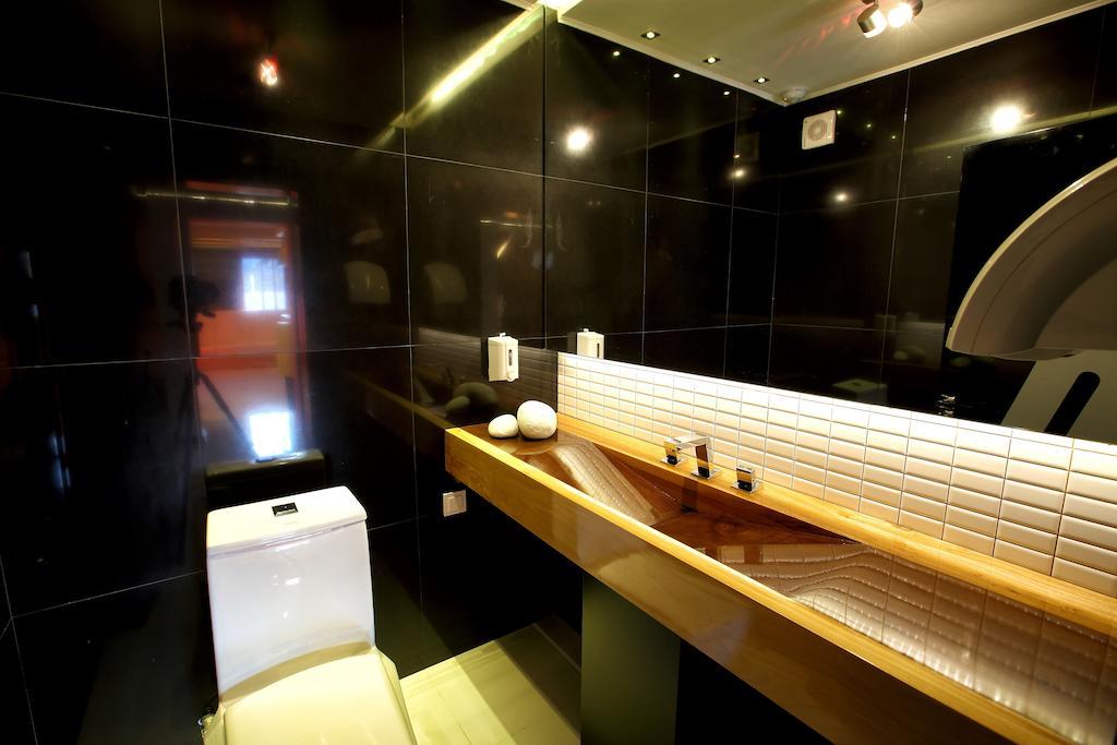 Futuro Hotel Biskek Kültér fotó