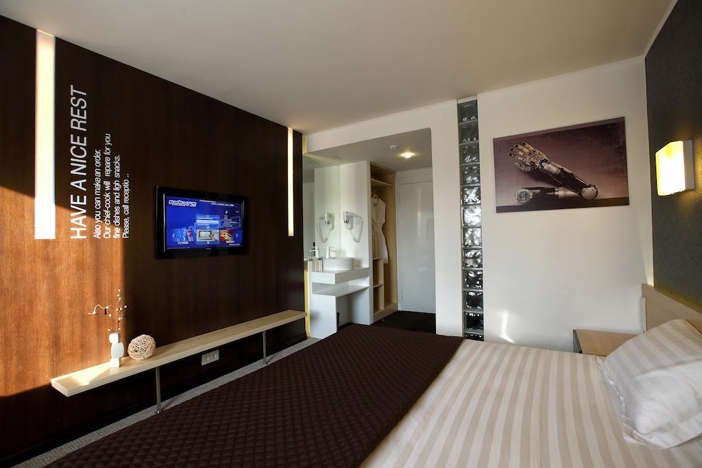 Futuro Hotel Biskek Szoba fotó