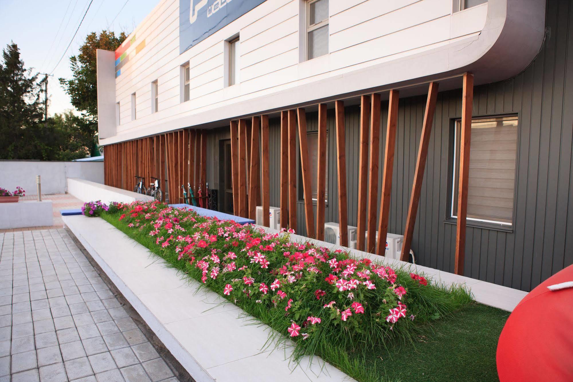 Futuro Hotel Biskek Kültér fotó