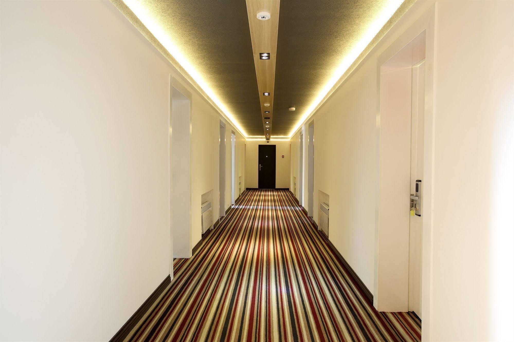 Futuro Hotel Biskek Kültér fotó